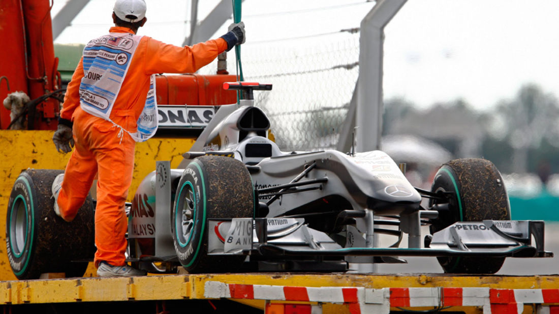 Formula 1: Mercedes misses Schumacher's wheel nut