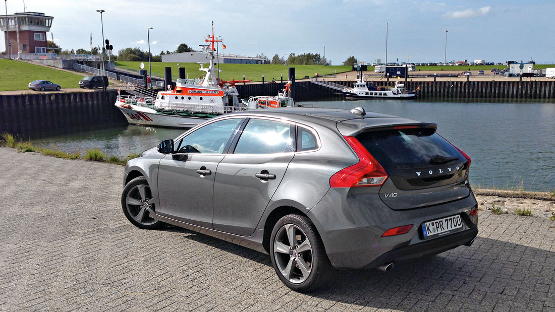 Volvo V40 2.0 D3 Summum Put To The Test | Car Engine And Sport
